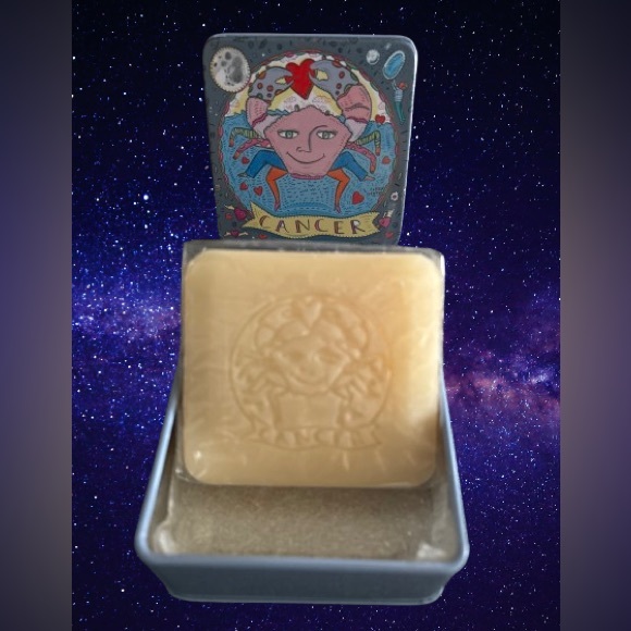 Pre De Provence - Cancer Zodiac Engraved Bar Soap in Gift Tin - Picture 4 of 8